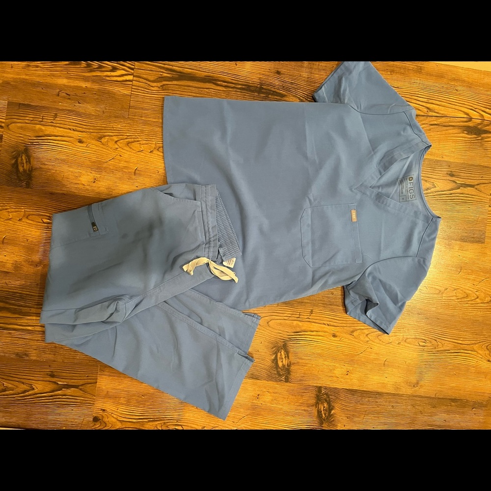 Ceil blue figs, medium top and bottom